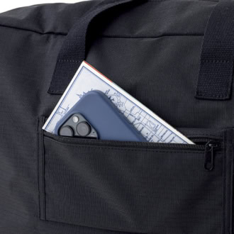 キャリーバー通しベルトがファスナー付きポケットに