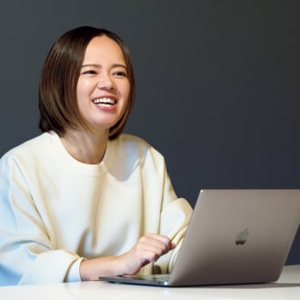 お仕事中の麥谷結衣さん