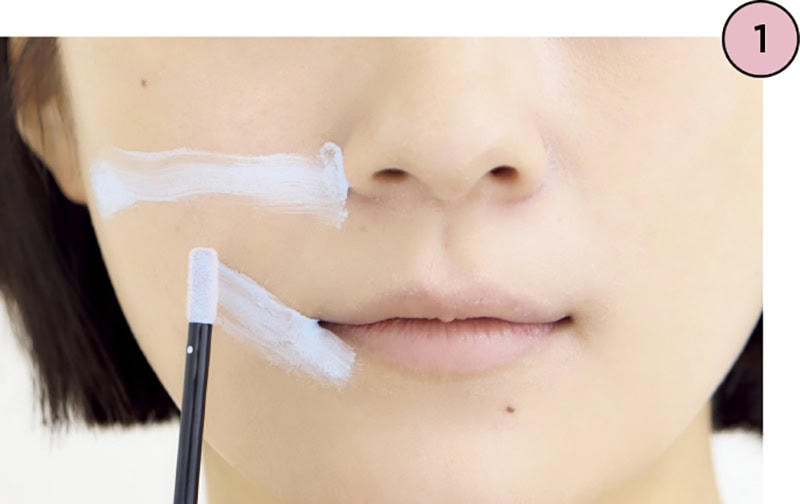 【1】肌の黄み抜きは水色コンシーラーで