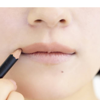 【3】ぷっくりリップによる目くらましも♡