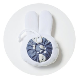 巾着タイプのデザインで小さくまとめられる