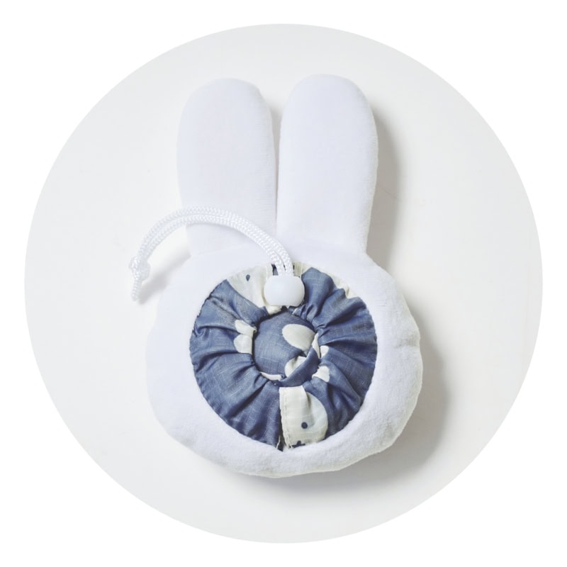 巾着タイプのデザインで小さくまとめられる