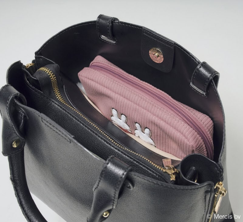 スリムなサイズでバッグにもすっぽり