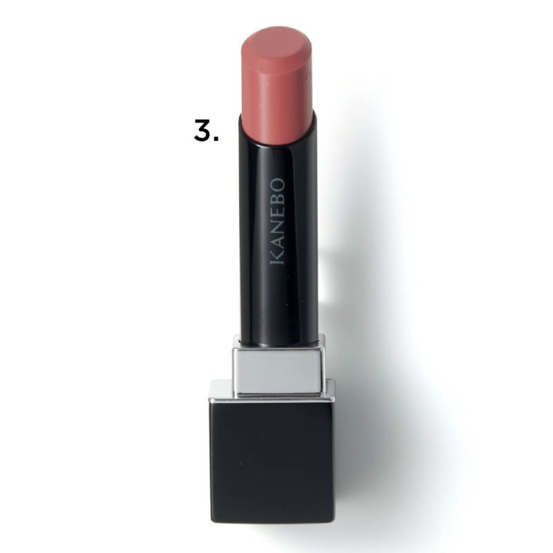 3.ピンクパールを忍ばせたペタルピンク。カネボウ ルージュスターヴァイブラント V18 ¥5,060(カネボウインターナショナル Div.)