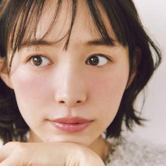 「青みピンクチーク」で作る理想の大人の可愛げフェイス　モデル＝井桁弘恵