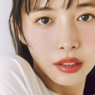 脱・完璧リップの塗り方 モデル=井桁弘恵