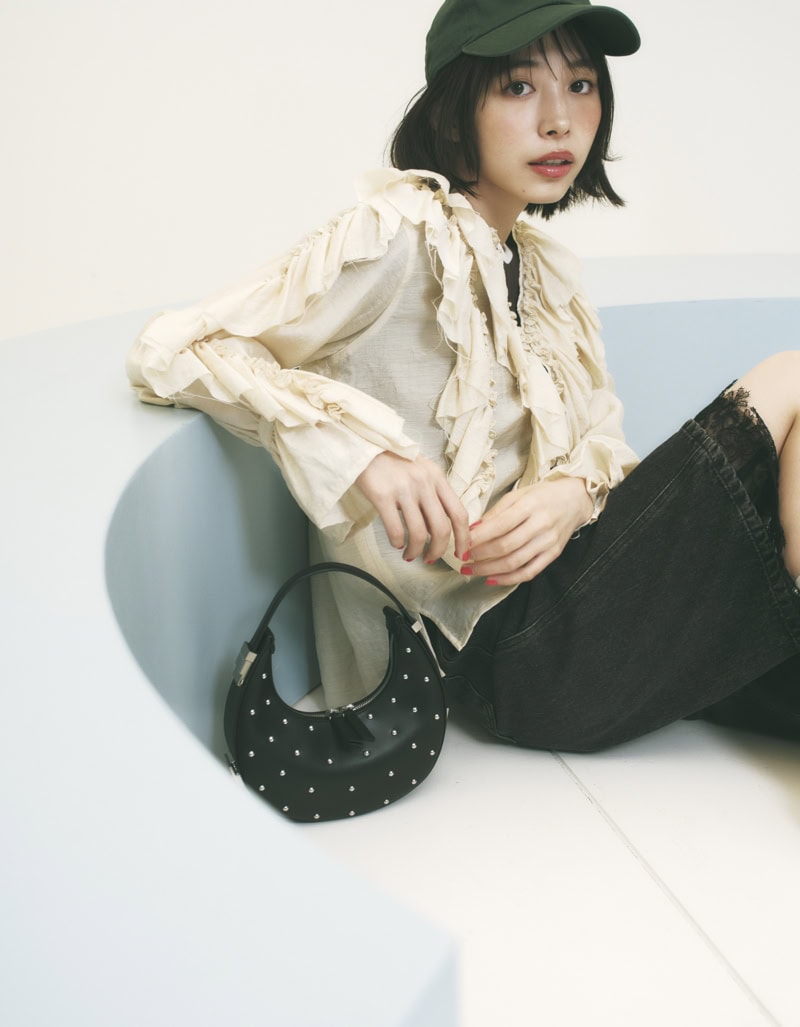 フリルブラウス