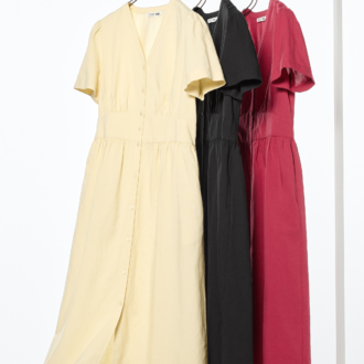 リネンブレンドVネックワンピース各￥5,990