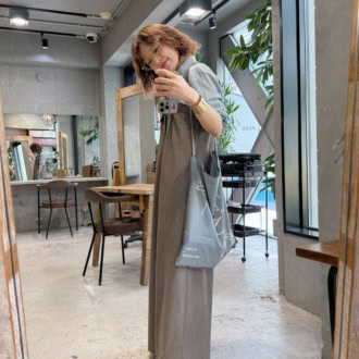 【スナップ】シャツをレイヤードしてキレイめに。オールインワンで作る春コーデ