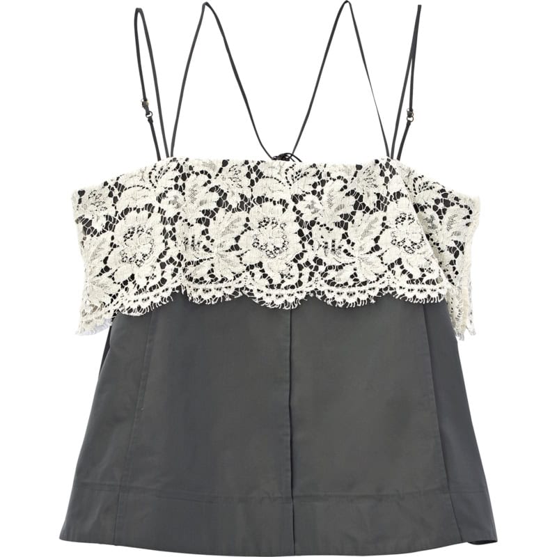 華奢なデザインストラップや部分レースでリュクスに装える。キャミ￥64,900（エブール／リトルリーグ インク）