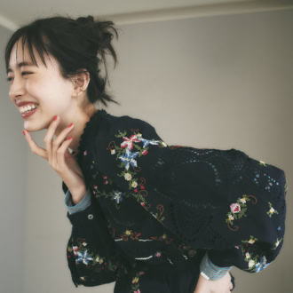 【目利きスタイリストも注目!】二の腕も隠せて涼しい！春夏に絶対欲しい「優秀レースブラウス」