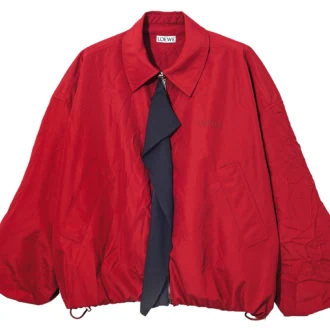 「凝ったディテールもワイドシルエットなら気負いなく楽しめそう」（K）アウター￥339,900（ロエベ／ロエベ ジャパン クライアントサービス）