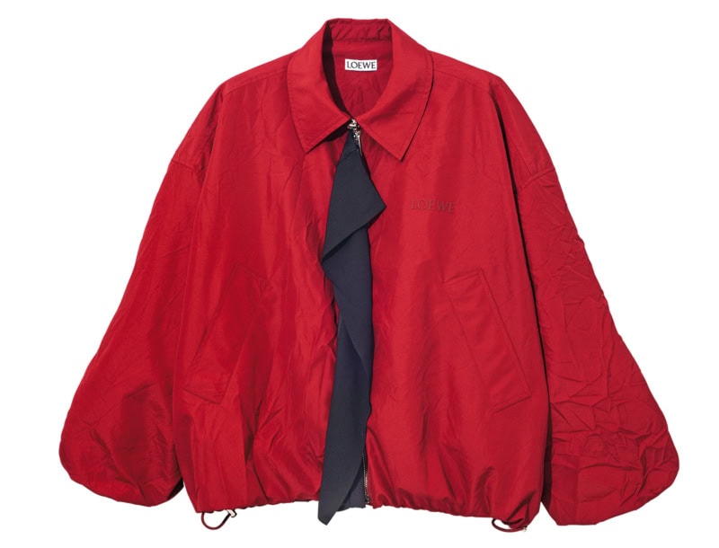 「凝ったディテールもワイドシルエットなら気負いなく楽しめそう」（K）アウター￥339,900（ロエベ／ロエベ ジャパン クライアントサービス）