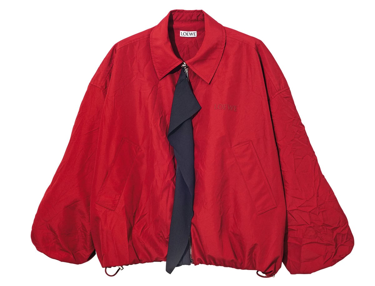 「凝ったディテールもワイドシルエットなら気負いなく楽しめそう」（K）アウター￥339,900（ロエベ／ロエベ ジャパン クライアントサービス）