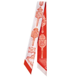 「結んだ時に裏と表の配色が見える様子が素敵♡」（K）ツイリー￥40,700（エルメス／エルメスジャポン）