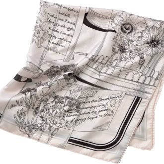 繊細な線画タッチでクラシカルに装える。スカーフ￥22,000（マニプリ）