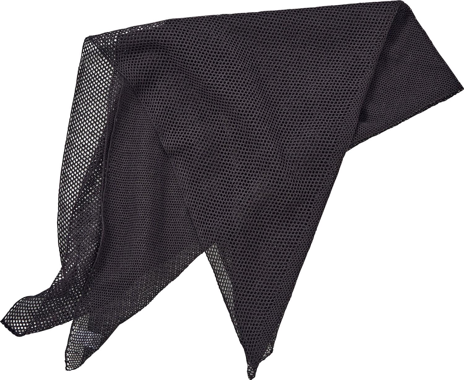 頭にも腰にも、三角フォルムのメッシュスカーフが涼やかでこれからのシーズンに活躍。スカーフ￥26,400（スロー／オデット エ オディール 新宿店）