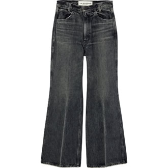 色落ちもシルエットも今年っぽいエモさが魅力。フレアデニム￥31,900（ザ シンゾーン／シンゾーン ルミネ新宿店）