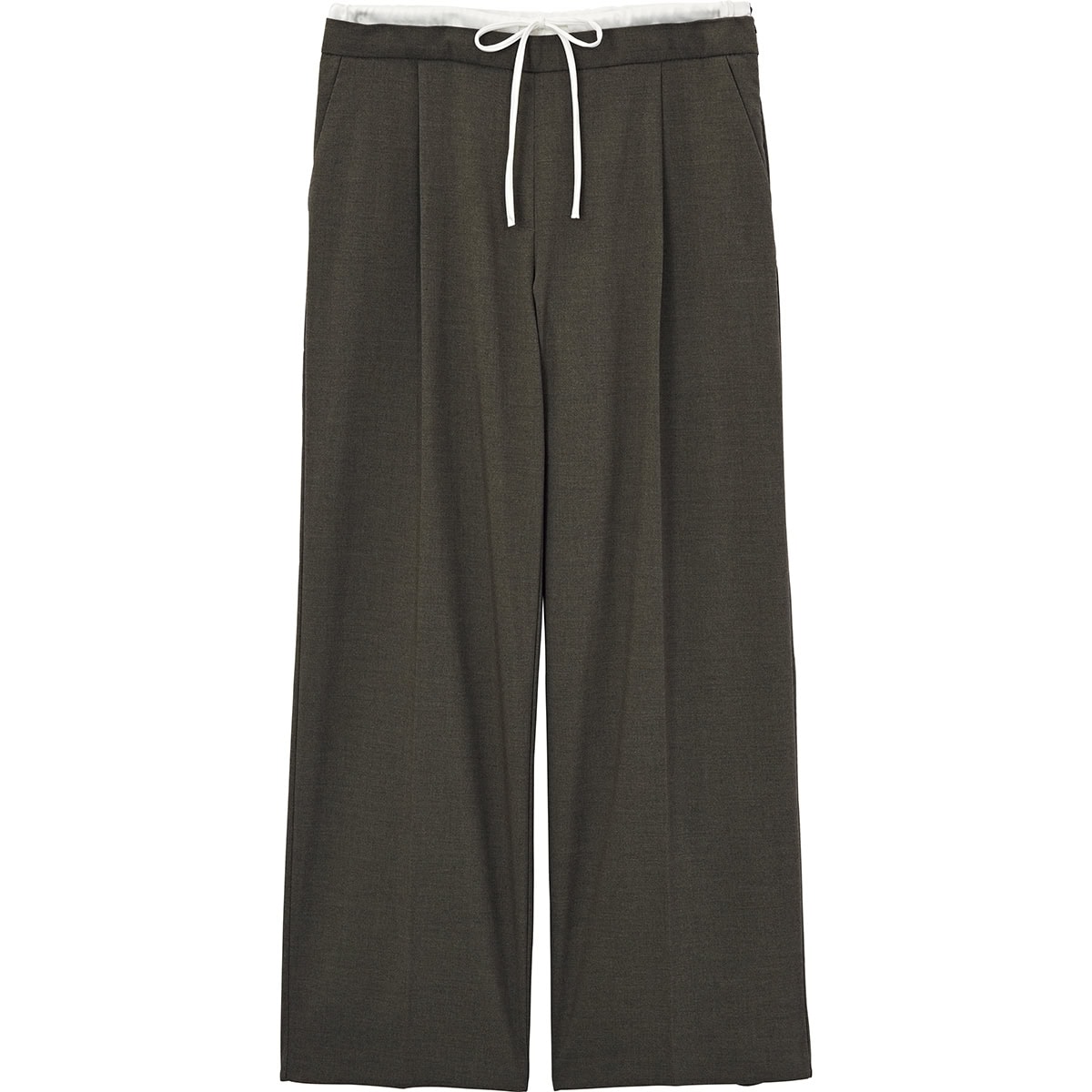 パンツをレイヤードしているかのようなダブルウエストデザイン。スラックスパンツ￥6,590（ザラ／ザラ カスタマーサービス）