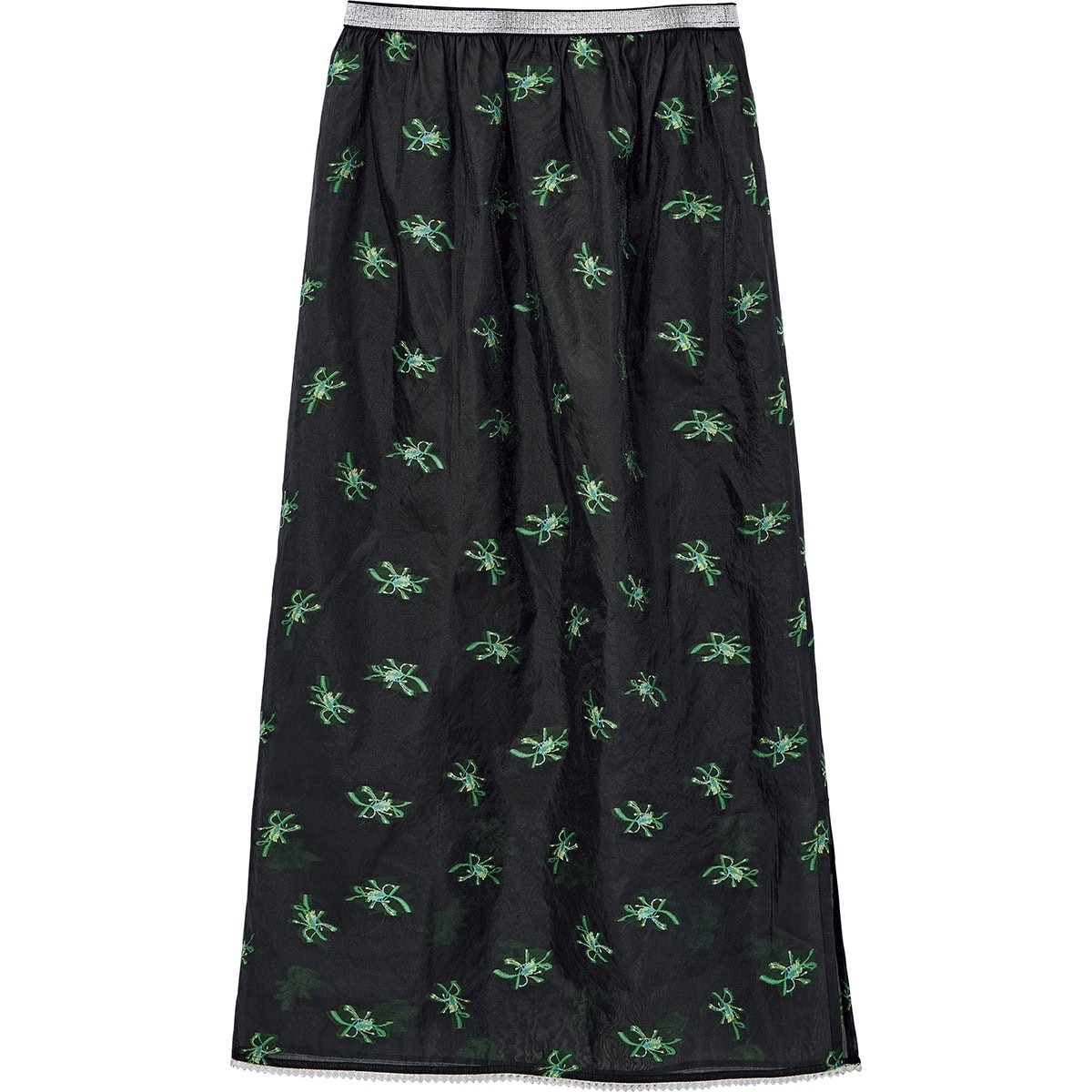 ブラックに映えるグリーンの柄と、透け感や揺れ軽やかに華やぐ。スカート￥20,900（ホワイト）