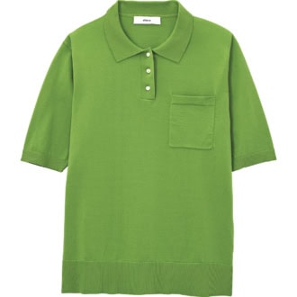 ミニマルなデザインと爽やかなカラーがクリーンな印象で装える。ニットポロ￥31,900（エブール／リトルリーグ インク）