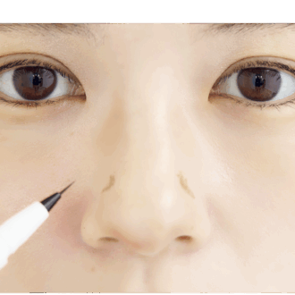 【3】小鼻のくぼみ位置を強調