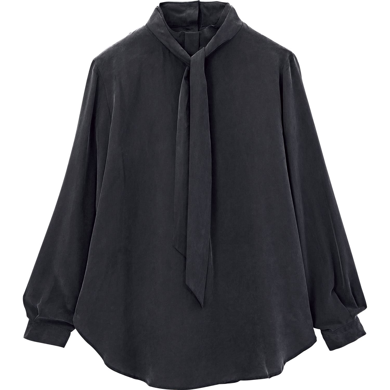 自然なツヤとほのかな起毛感でしなやかなタッチを叶える上質な一着。ブラウス￥23,100（ソージュ／ソージュ オンラインストア）