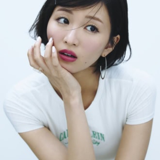 ヴィセ ネンマクフェイク ルージュ Ⅱ RO650が 主役のメイク モデル＝岡崎紗絵