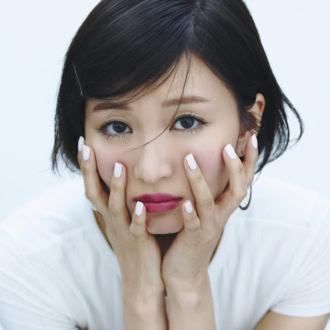 ヴィセ ネンマクフェイク ルージュ Ⅱ RO650が 主役のメイク２ モデル＝岡崎紗絵