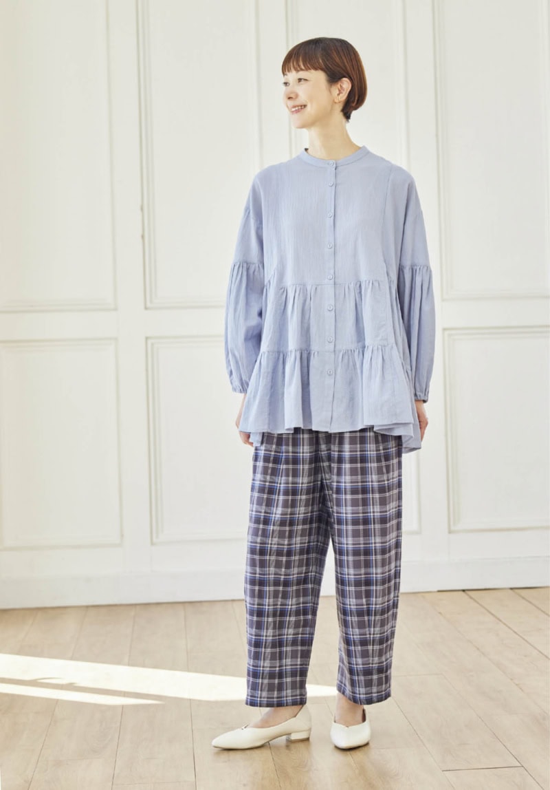 パンツ¥2,420、シャツ¥2,189、靴￥2,420（すべてシーズン リーズン バイ リン アンド レッド／しまむら）