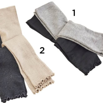 手元、足元に使える汎用性の高いアイテム。ベーシックカラーにさわやかな肌触りの綿混素材で、春から長い季節で活躍しそう。2WAYハンドカバー兼レッグカバー1［無地45㎝丈］、2［細リブ45㎝丈］各¥539（シーズン リーズン バイ リン アンド レッド／しまむら）