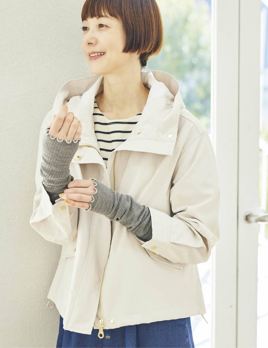 アームカバー¥539、ジャケット¥3,289、中に着たプルオーバー¥1,419、デニムパンツ¥2,189（すべてシーズン リーズン バイ リン アンド レッド／しまむら）