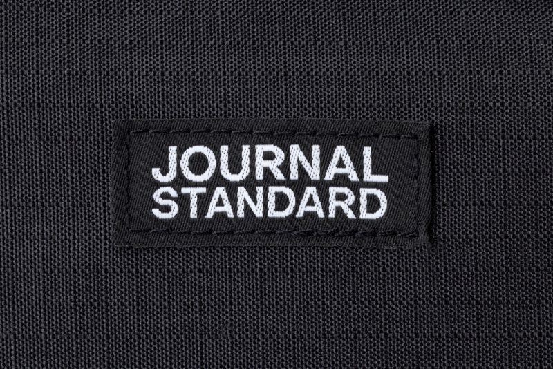 センターの織りネームが さりげないアクセント