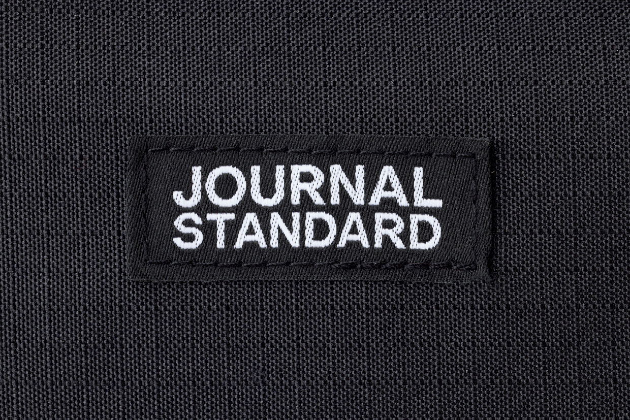 センターの織りネームが さりげないアクセント