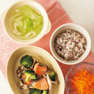 【やせ献立レシピ・火曜日】「鮭としめじのアヒージョ風」は美肌効果も期待！