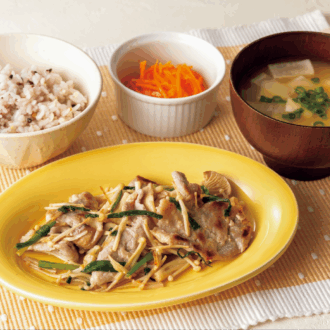 【やせ献立レシピ・木曜日】「きのこと豚肉の塩麹炒め」塩麴パワーでお肉しっとり！