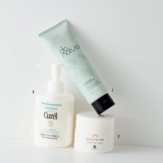 1.日中のくすみ、肌あれ、ハリツヤ不足に着目。紫外線＆日中の乾燥から肌を守る。雪肌精 BLUE　デューイー フレッシュ デイ セラム SPF40・PA＋＋＋ 30mL ¥7,150〈編集部調べ〉（コーセー）　2.トーンアップ、美白、肌あれ防止も。アネッサ ブライトニング UV ジェル NA［医薬部外品］SPF50＋・PA＋＋＋＋ 40g ¥1,496〈編集部調べ〉（資生堂）　3.透明感、血色感を引き立てる仕上がり。乾燥、花粉、PM2.5などから肌を守る。UVミルク センシティブt ［医薬部外品］SPF50＋・PA＋＋＋＋ 30g ¥3,080（アユーラ・3月19日発売）