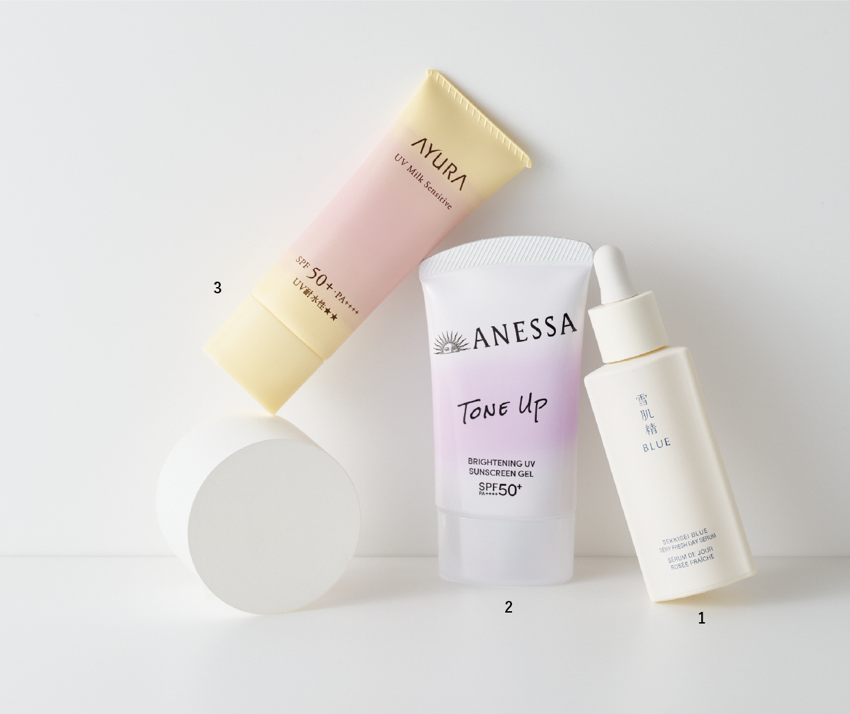 1.天然由来成分90％以上の水感ジェル。W洗顔不要で濡れた手でも使える。ドゥーナチュラル クラリファイング クレンジング ジェル 120g ¥2,420（ちふれ化粧品）　2.クリームからオイルに変化して負担をかけずに汚れをオフ。ふっくらやわ肌に。ミルキュア ミー クレンジングクリーム 100g ¥2,750（ハウス オブ ローゼ・4月1日発売）　3.100％乳液処方で、セラミドケアオイル配合。乾燥が気になる肌をいたわる。キュレル 乳液ケアメイク落とし［医薬部外品］200mL ¥1,650〈編集部調べ〉（花王）