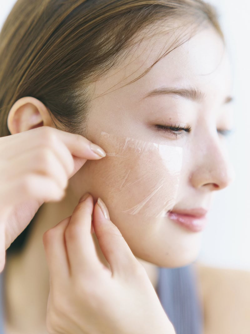 ゴワつき、軽い肌あれは……ラップで密閉してから温タオルで温めて①