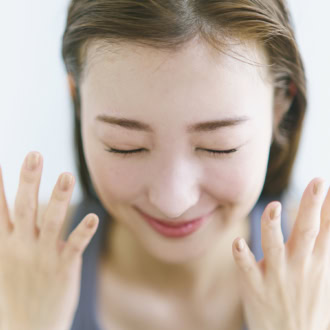 化粧水さえしみる時は……肌が炎症している状態！冷水ですすいで鎮静