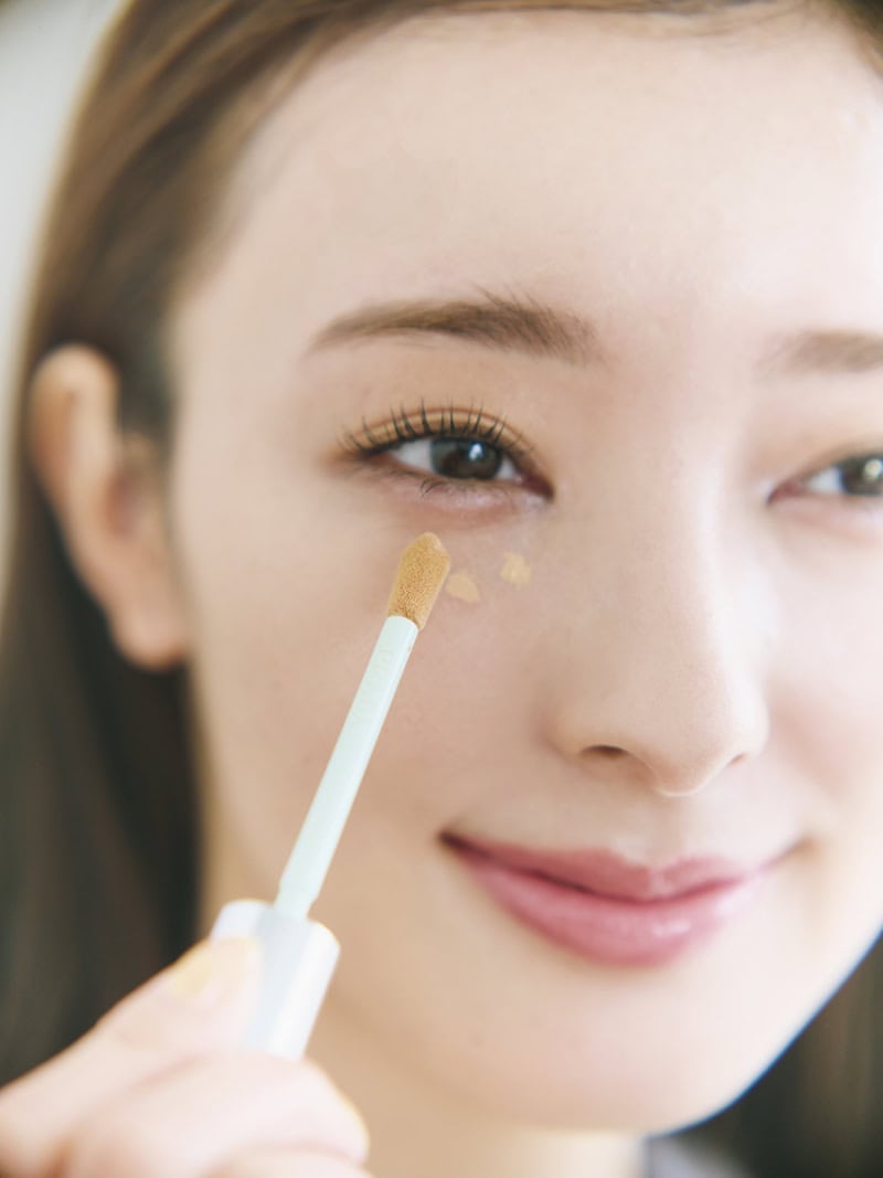 Q. ミニマムメイクだとクマが目立つ A. コンシーラーで部分的にカバー