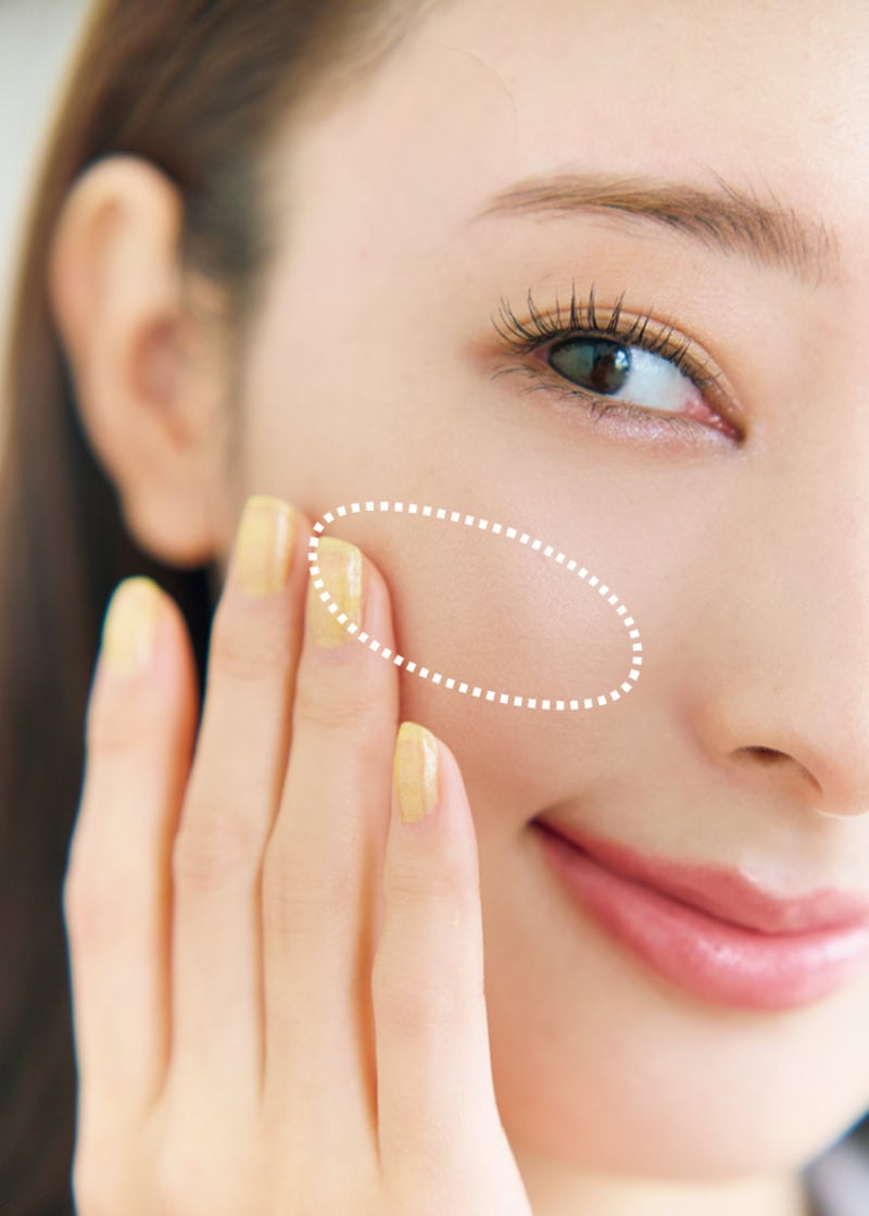 Q. 目元も頰も乾燥気味。パーツメイクはどうする? A. リキッドチークでしっとり