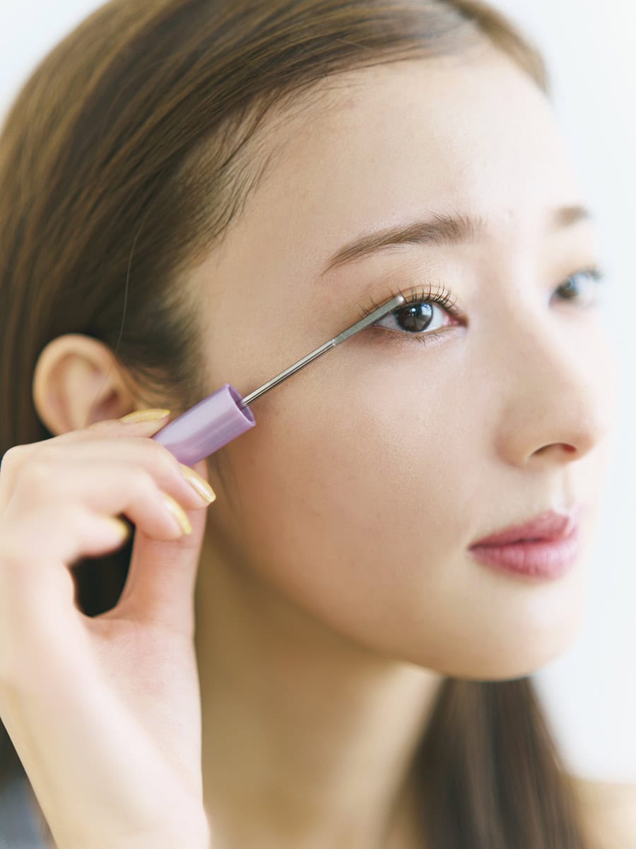 Q. 涙でマスカラが落ちる！　A. 透明マスカラでサンドする