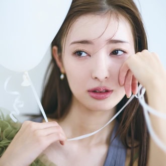 目元・頬の乾燥&アイメイク崩れを劇的に変える、プロの神テク徹底解説 モデル=宮本茉由