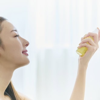 【ゆらぎ肌メイク】日中の乾燥・赤み・クマをどう隠す？肌に優しいカバーテクニック徹底解説