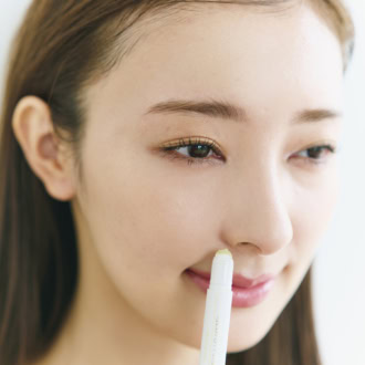 Q. 鼻をかんだら赤みが出た　A. グリーンコンシーラーで赤みをカモフラージュ！