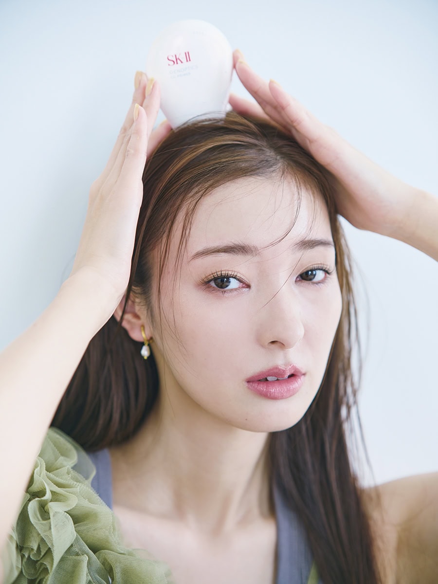 ゆらぎ肌メイク【STEP2】下地　モデル＝宮本茉由