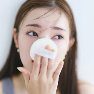 ゆらぎ肌メイク【STEP2】フェイスパウダー　モデル＝宮本茉由