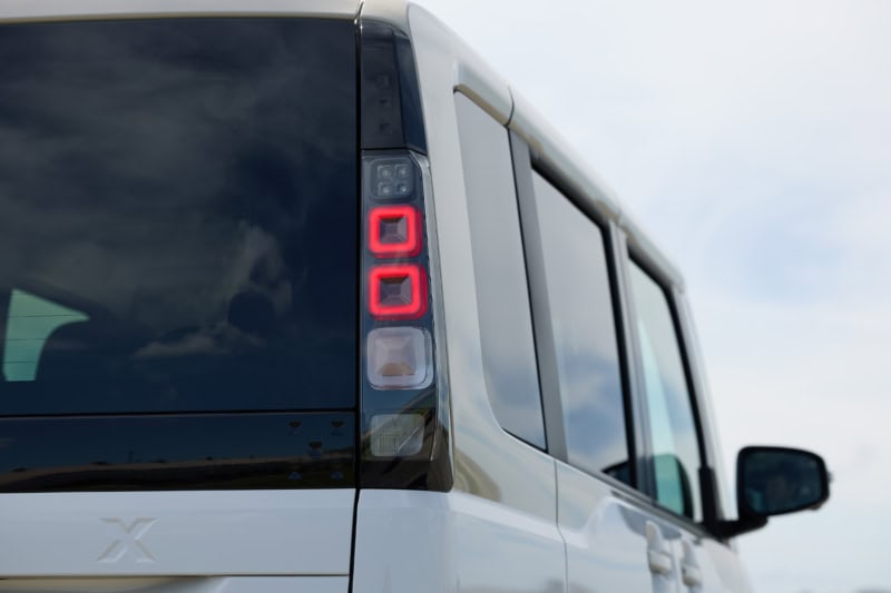 リアコンビネーションランプ