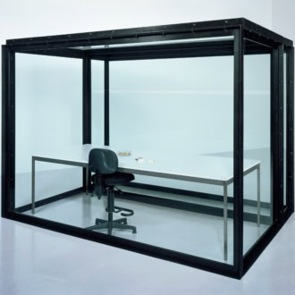 ダミアン・ハースト《後天的な回避不能》1991年、テート美術館蔵　 Photographed by Prudence Cuming Associates ©Damien Hirst and Science Ltd. All rights reserved, DACS/Artimage 2026